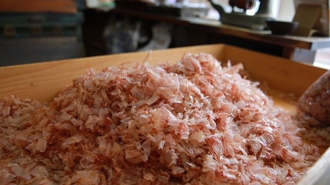 和食の要、鰹節は万能調味料!削りたての鰹節を食卓に