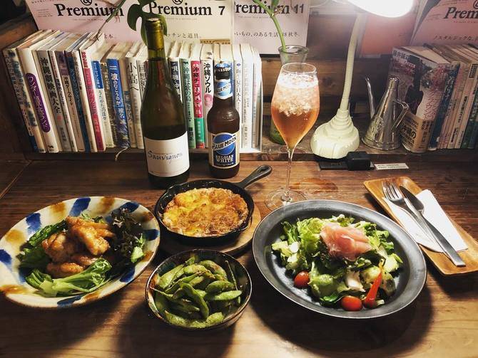 沖縄県産素材のメニューが美味しいブックカフェ3選。食と読書を楽しもう♪