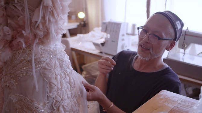 あの大物アーティストの衣装も担当！ 福岡在住、世界的コスチュームデザイナーの仕事に迫る。