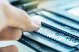 あなたは大丈夫？スキミングに備えるおすすめクレジットカードケース