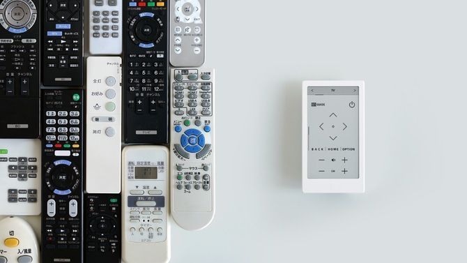 居間のリモコンをひとまとめ！「HUIS」のココがすごい！