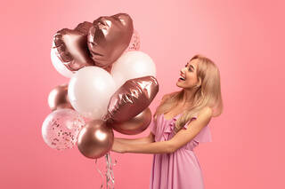 結婚式お呼ばれドレス、レンタルと購入どっちがお得？費用やメリットを比較