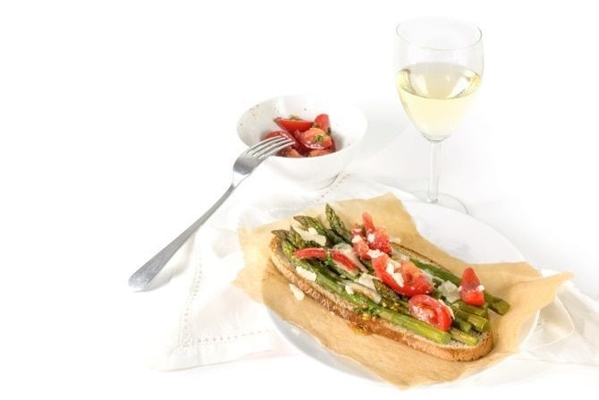 ワインを飲みながら、そぞろ歩く福岡の1日。