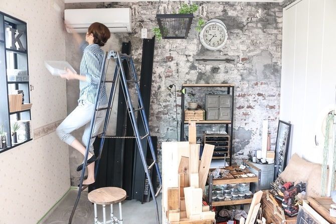 部屋を簡単DIY！～達人に上手な壁紙の貼り方を教わる編～