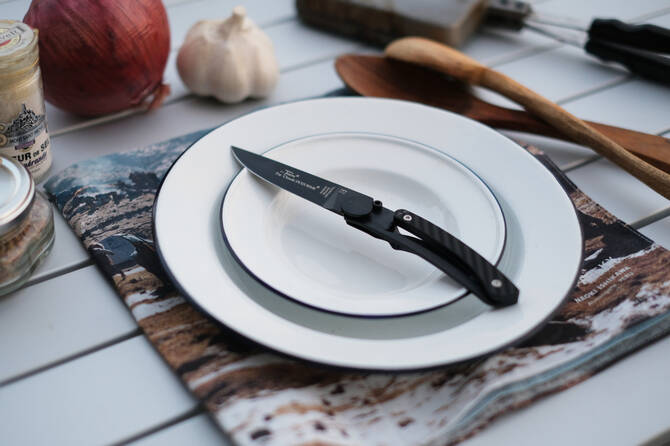 キャンパー垂涎、切れ味バツグンのフランス製ポケットナイフ