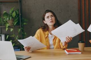 ドル建て保険で貯蓄はムリ？解約すべきかFPが解説