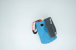 サウナーもキャンパーもこの夏マストの万能防水タープバッグ