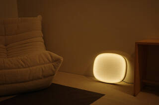 手漉き和紙・真鍮・LED。手仕事と伝統の中に光る、次代の灯。