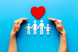 終身保険の受取人は誰にするのが正解？受取時に税金はかかる？