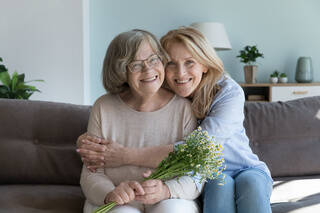 ビジネスケアラー増加、経済損失は9兆円も⁉介護離職せず働くには