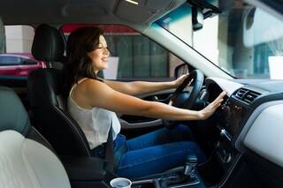 カーエアコン、掃除は必要？業者に頼んだらいくらする？