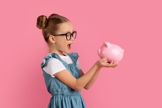 「お金ないならスマホで買えば？」…子どもの金銭感覚を育てるコツ