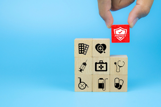 【家計簿診断】学校から案内される保険は加入すべき？FPが解説