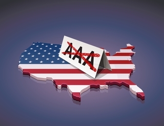 米国の信用格付けがついに最上位割れで黄信号？—米現地報道は