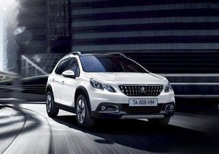 天神・博多の週末の混雑でもスイスイ走れる！街乗りの相棒はプレミアムコンパクトカーがおすすめ