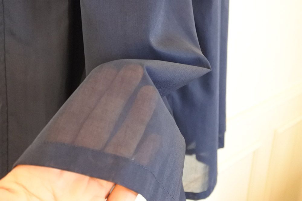 強く撚った糸で織り上げた、爽やかで風通しのよい生地