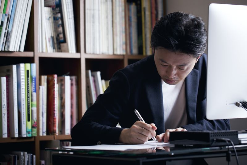 仕事をする男性