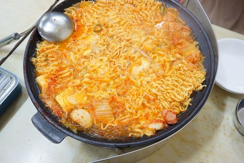 ランチに「高岩食堂」のプテチゲ