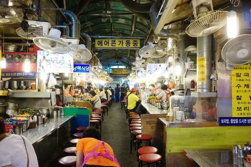 南大門（ナンデムン）の「カルグクス横丁」