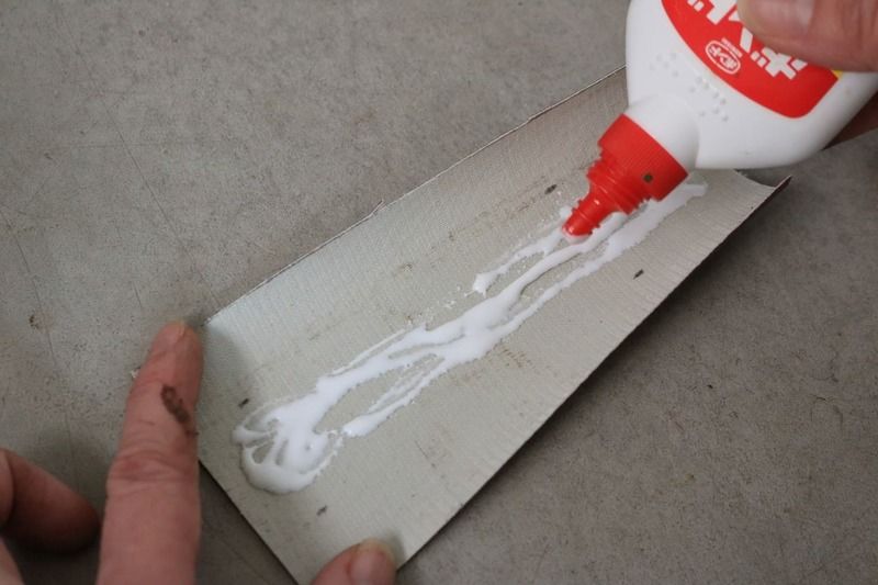木工ボンドを塗る