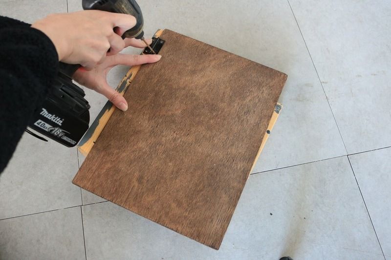 丁番の穴を開ける