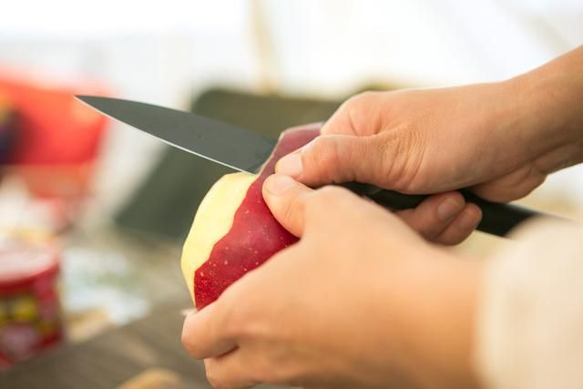 りんごの皮むき