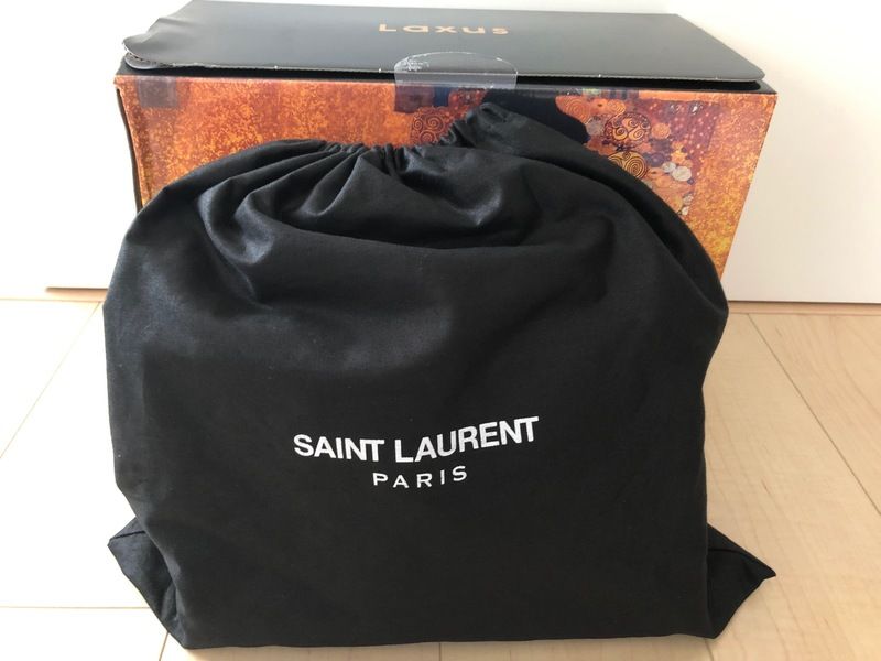 布バッグに入っている