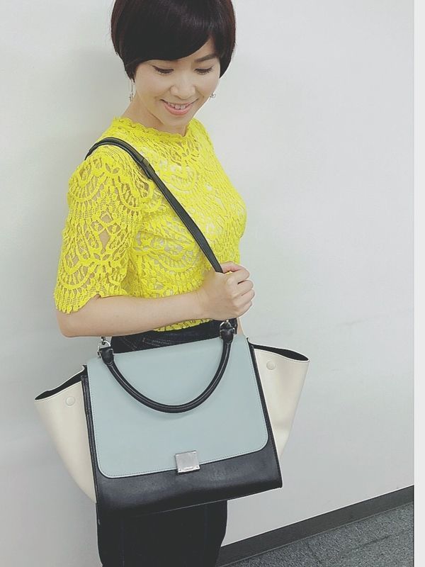 CELINEを持つ山口さん