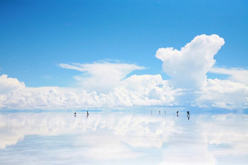 ウユニ湖 遠くに仲間