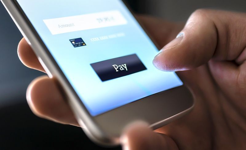 スマホ画面に表示された「Pay」ボタンをクリックする