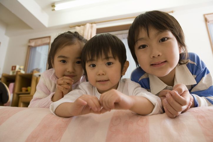 子供が3人いる家族の様子