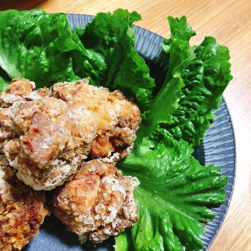 盛り付けられたフリルレタス