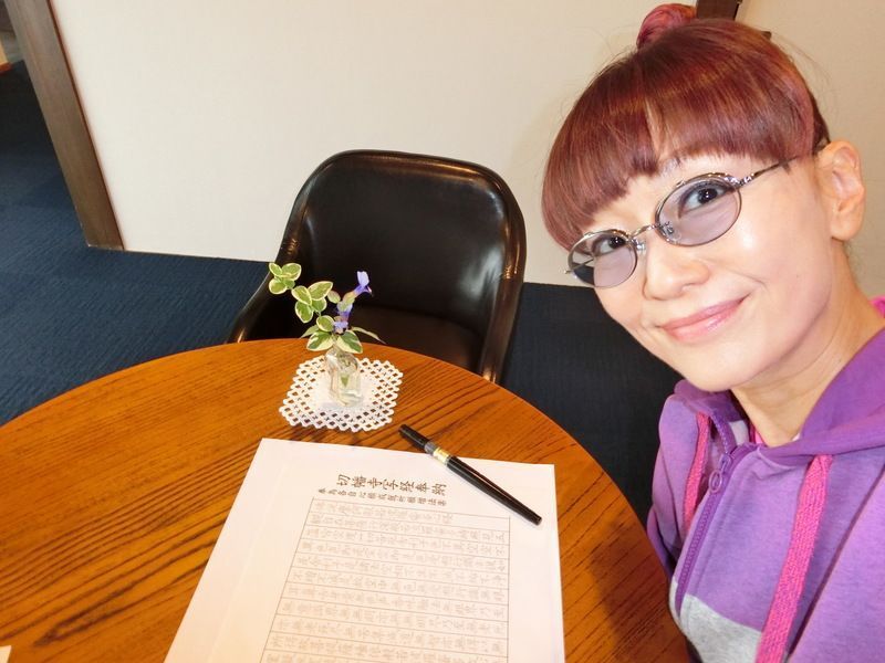 写経をする様子