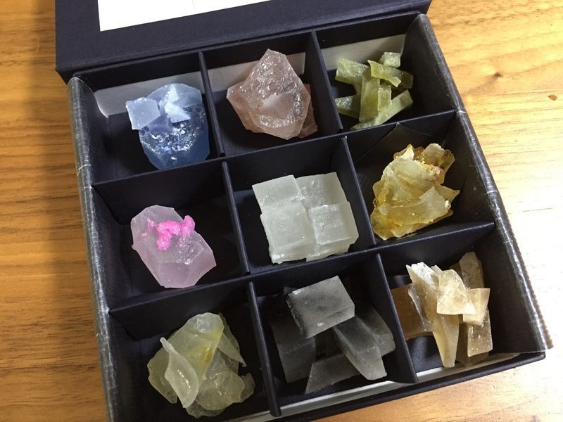 鉱物風のお菓子