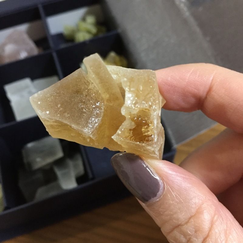 薄い茶色のお菓子