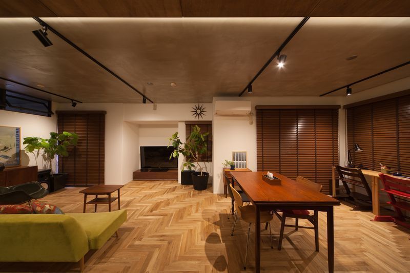 BETONグレーの家