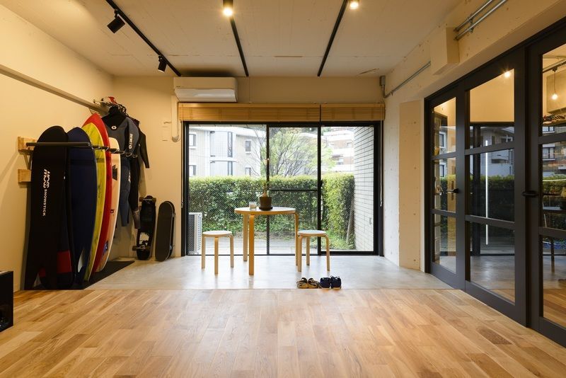 モルタル階段の家　リビング