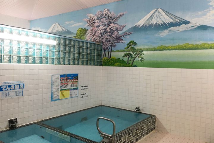 広い銭湯内の様子