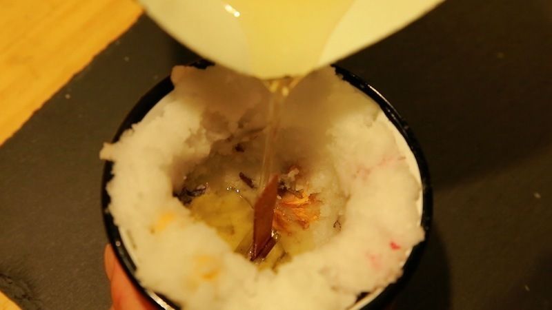 アロマオイルを加える