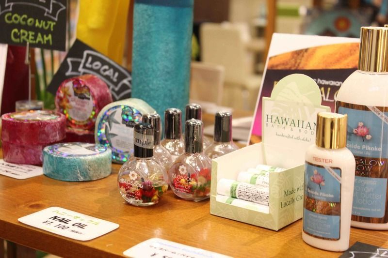 ハワイ直輸入の雑貨やコスメが並びます