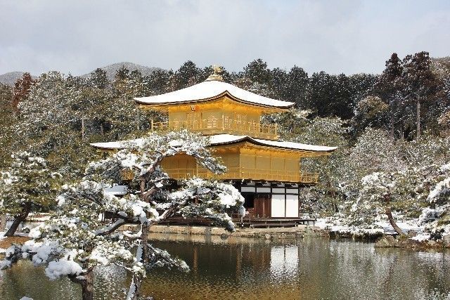 雪の金閣寺