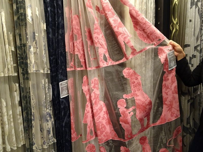 遊び心のあるレースのカーテン