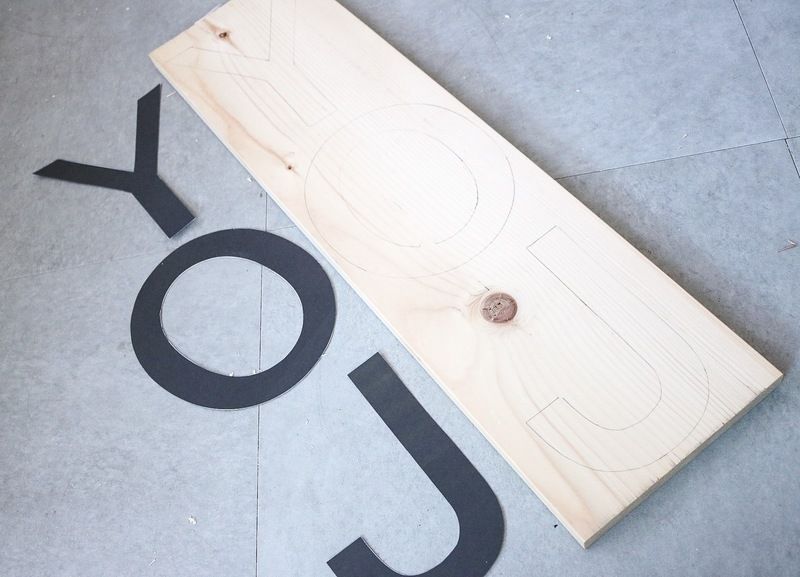 アルファベットを端材に型取る