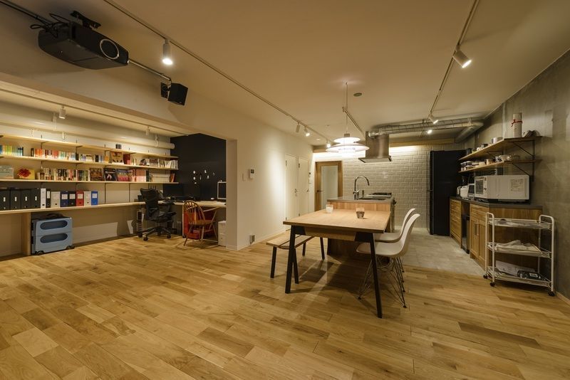 ライブラリースペースとダイニング