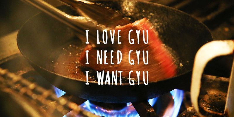 コンロのフライパンで焼ける肉