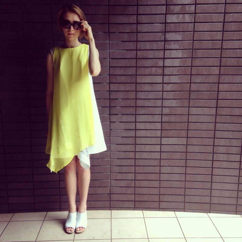 黄色ドレス