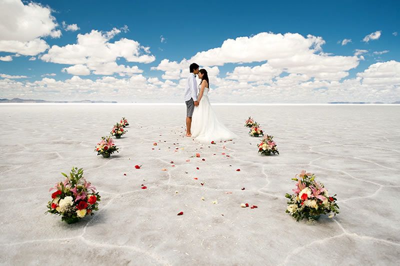ウユニ塩湖でのウエディングフォト