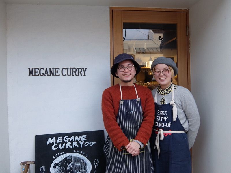 店の前でお二人