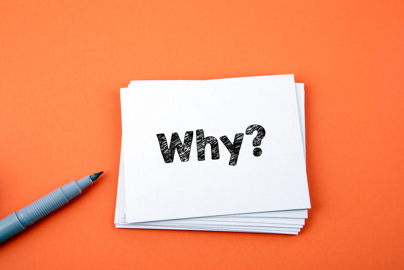 「why?」と書かれたメモ用紙