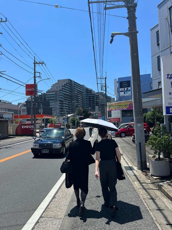 カミさんと次女の背中を追う